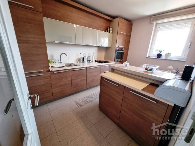 Stan NOVI SAD, LIPOV GAJ, kv: 131, € 257500, ID: 1061042