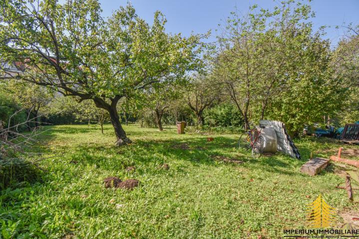 Građevinsko zemljište: Stenjevec, 1348 m2 + dvije kuće 400 m2