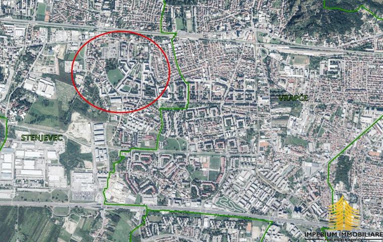 Dvije kuće: Stenjevec, 400 m2 na građevinskom zemljištu 1348 m2