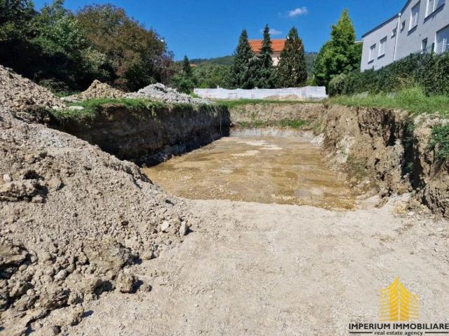 Zemljište s projektom i građevinskom dozvolom (vila u izgradnji)