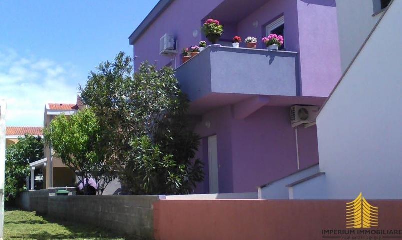 Apartmanska samostojeća kuća, 80m od mora, Privlaka/Nin