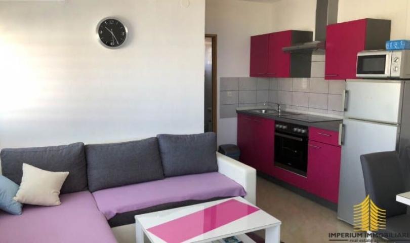 Apartmanska samostojeća kuća, 80m od mora, Privlaka/Nin