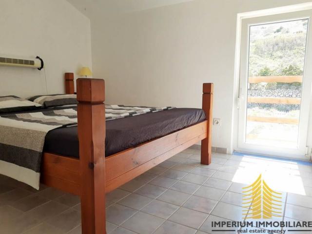 Kuća 180m2, Pag, 5 apartmana 