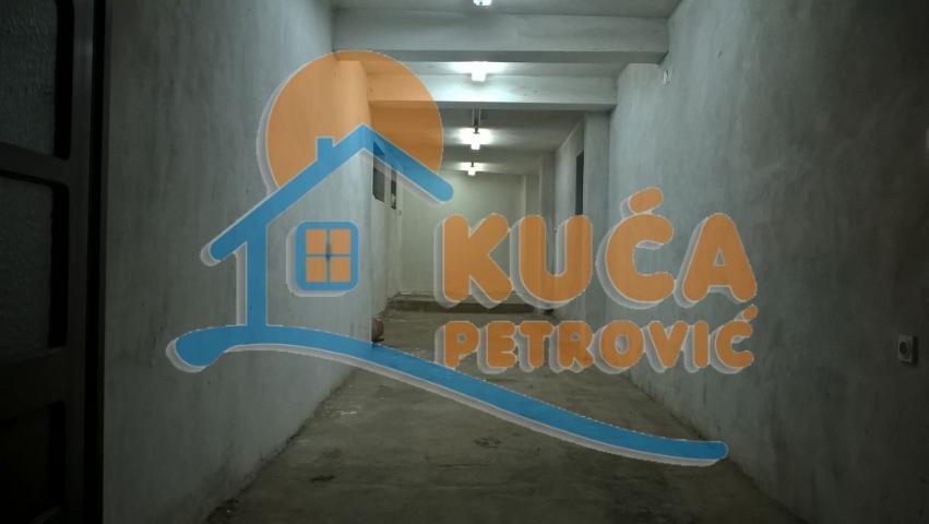 Izdaje se magacinski prostor kod hotela Marica, 80m2!