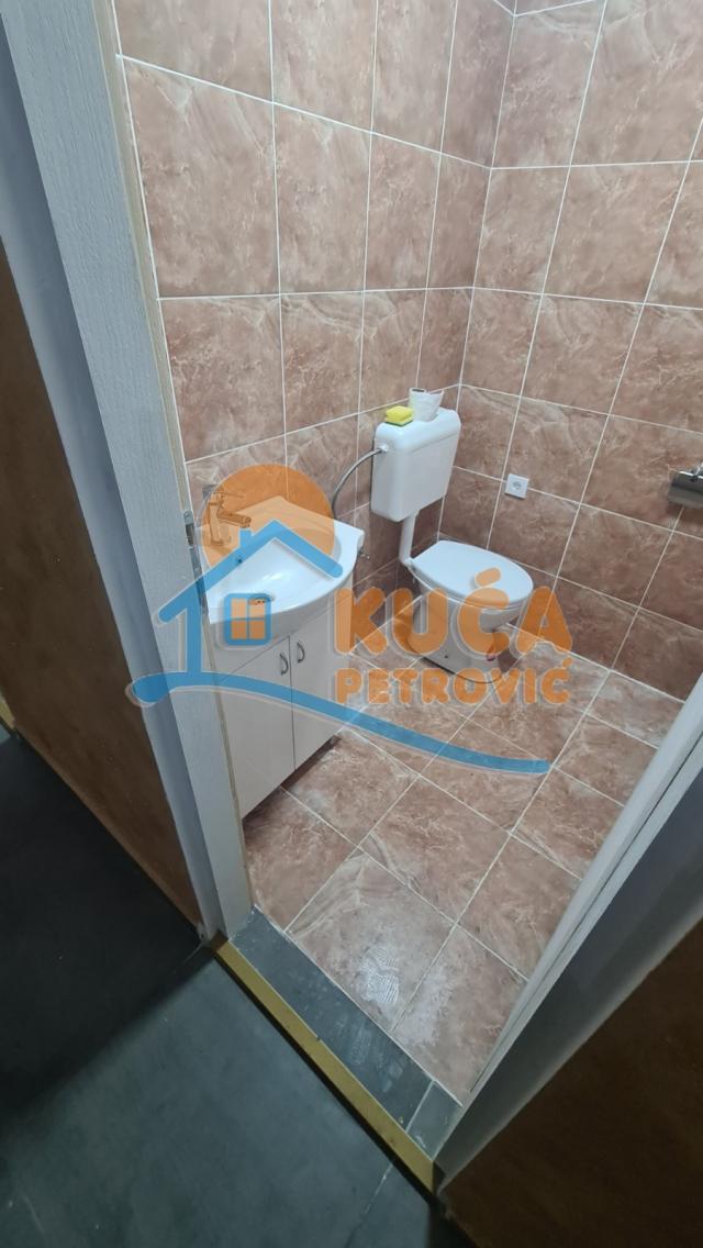 Izdaje se poslovni prostor 210m2!