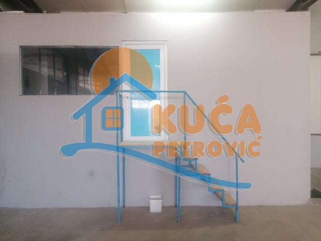 Izdaje se magacinski prostor na Čamurlijskom putu, 350m2!