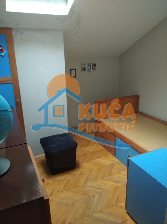 Izdaje se kuća prema Brzom Brodu, 250m2!