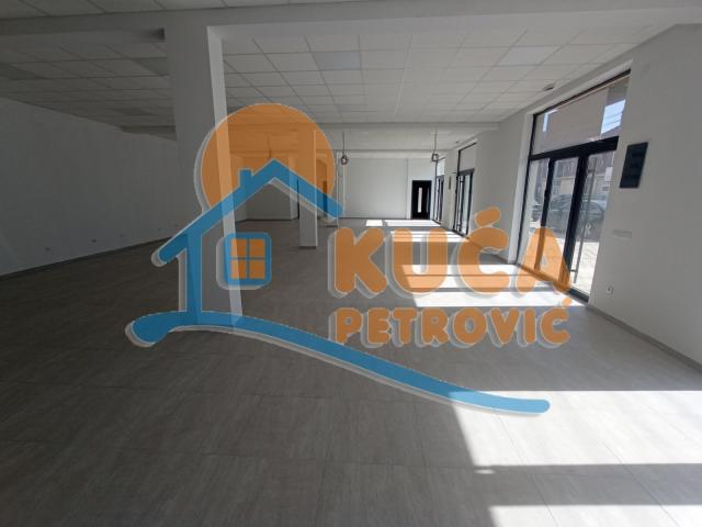 Izdaje se poslovni prostor u naselju Ančiki, 450m2