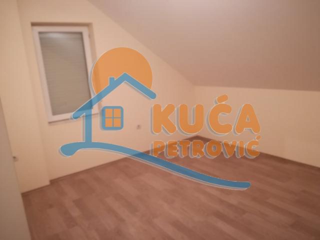 Izdaje se lepa porodična kuća, 210m2, Čalije