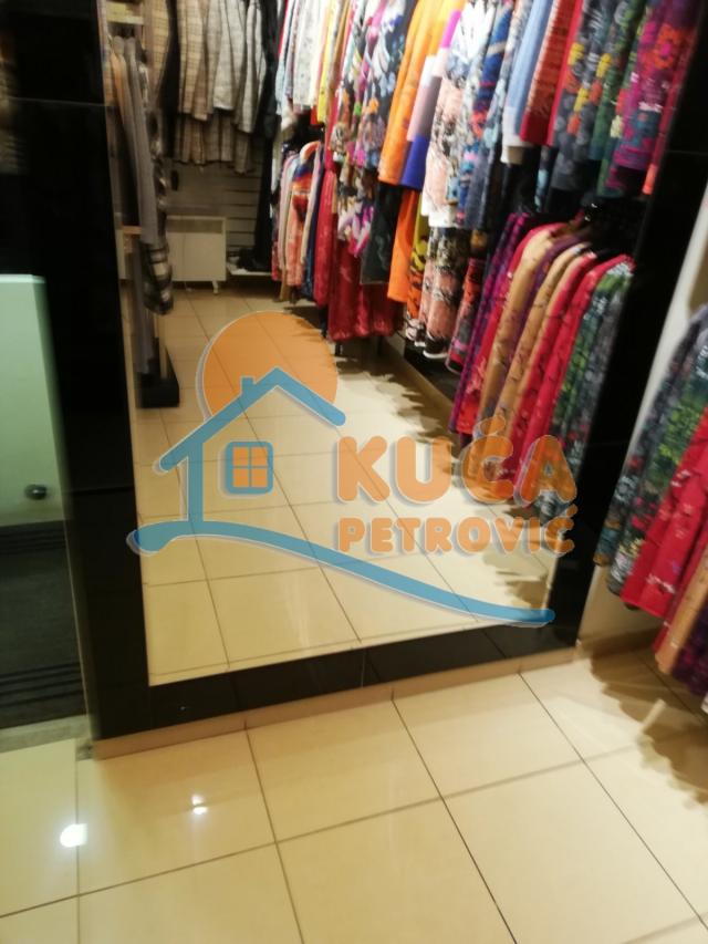 Izdaje se lokal u strogom centru, 39m2, u prizemlju tc Kalče