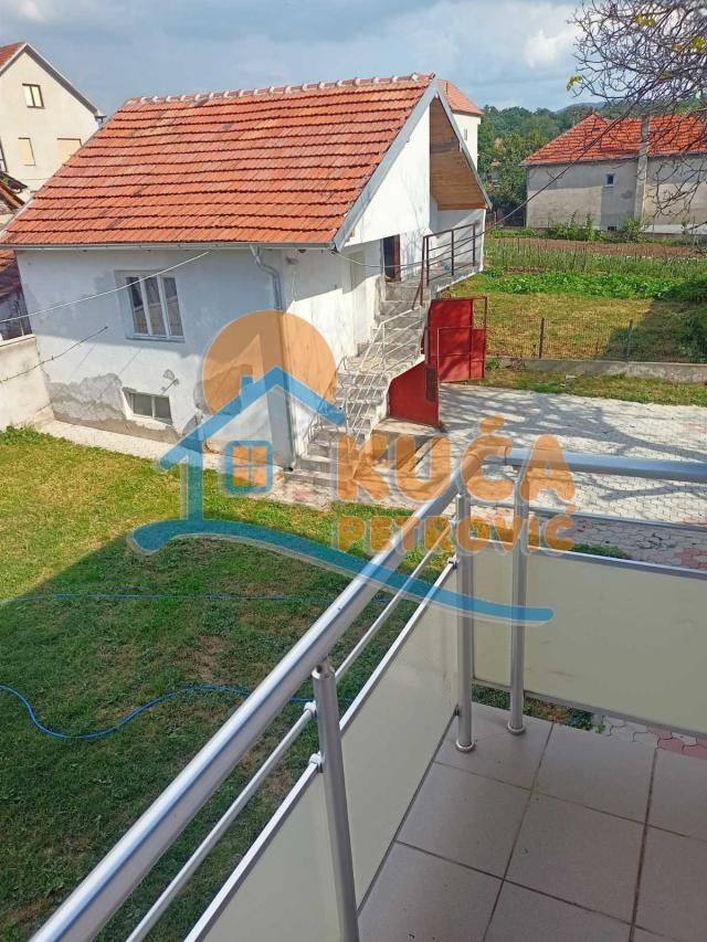 Pasi Poljana, Kuća 250m2, Plac 946m2