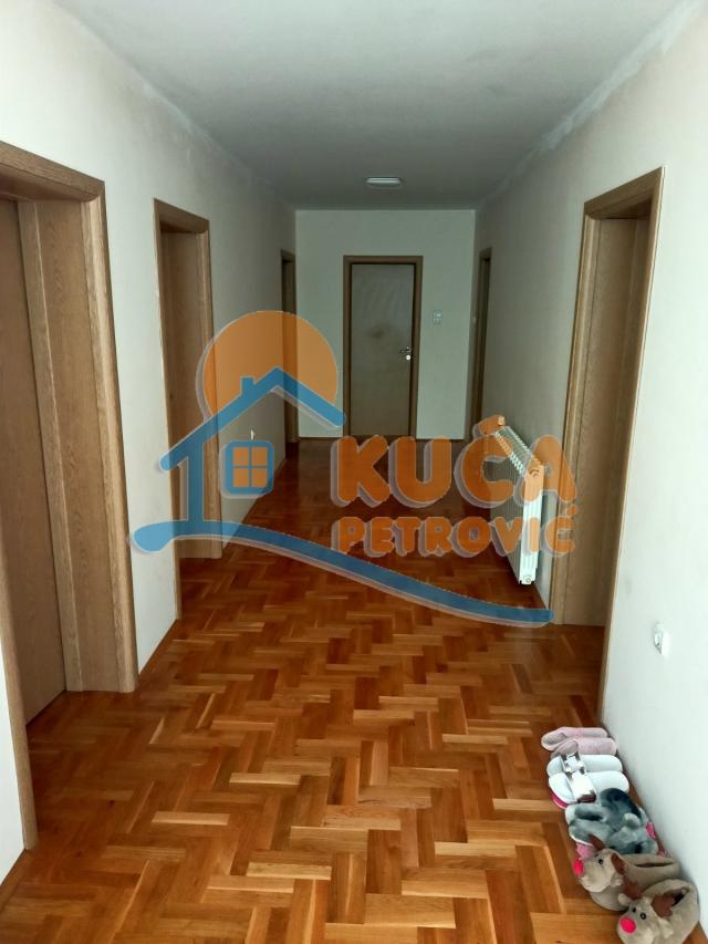 Pasi Poljana, Kuća 250m2, Plac 946m2