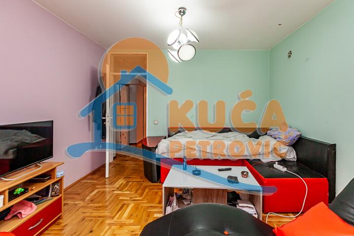 Kuća u nizu, Trošarina, 292 m2, 1, 33 ari placa