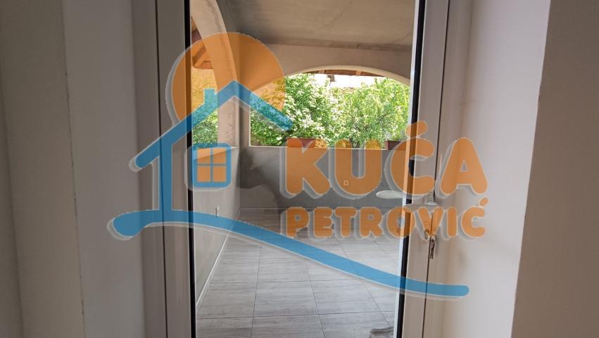 Kuća 200m2, plac 352m2, naselje Hisar