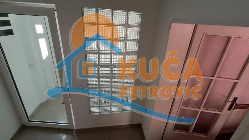 Kuća 200m2, plac 352m2, naselje Hisar