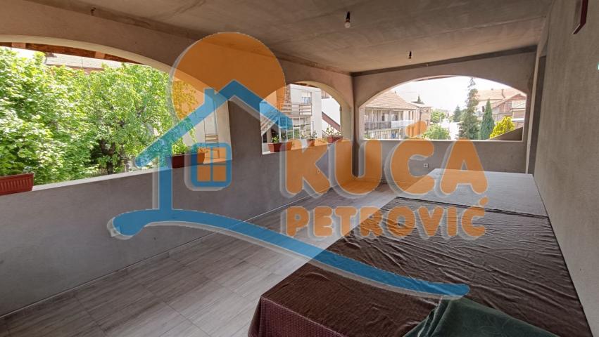 Kuća 200m2, plac 352m2, naselje Hisar