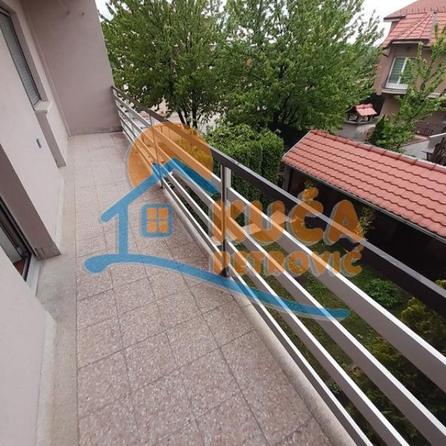 Lux porodična kuća, 250m2, plac 211m2, Donja Vrežina