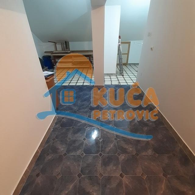 Lux porodična kuća, 250m2, plac 211m2, Donja Vrežina