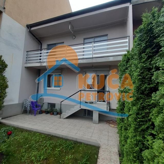 Lux porodična kuća, 250m2, plac 211m2, Donja Vrežina