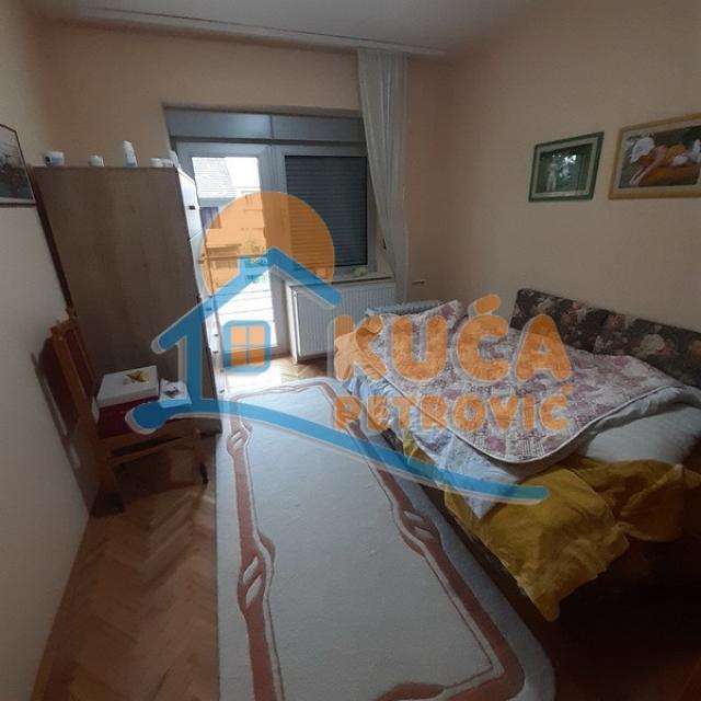 Lux porodična kuća, 250m2, plac 211m2, Donja Vrežina