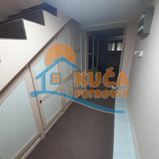 Lux porodična kuća, 250m2, plac 211m2, Donja Vrežina