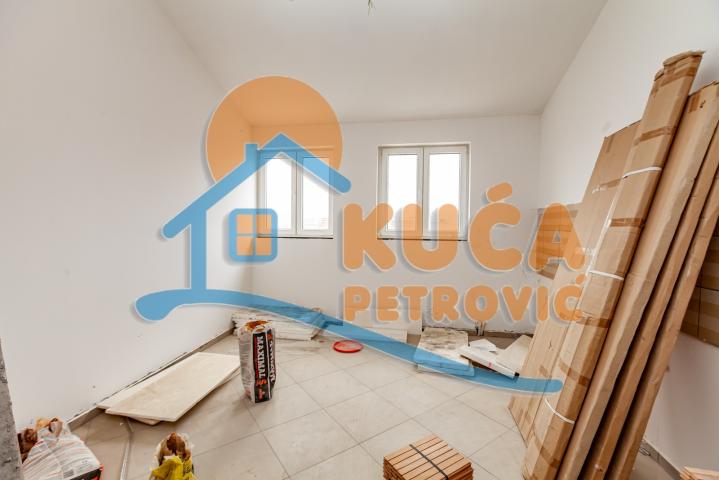 Dupleks stan u novogradnji u Panteleju, 3. 5, 4. sprat, 76 m2