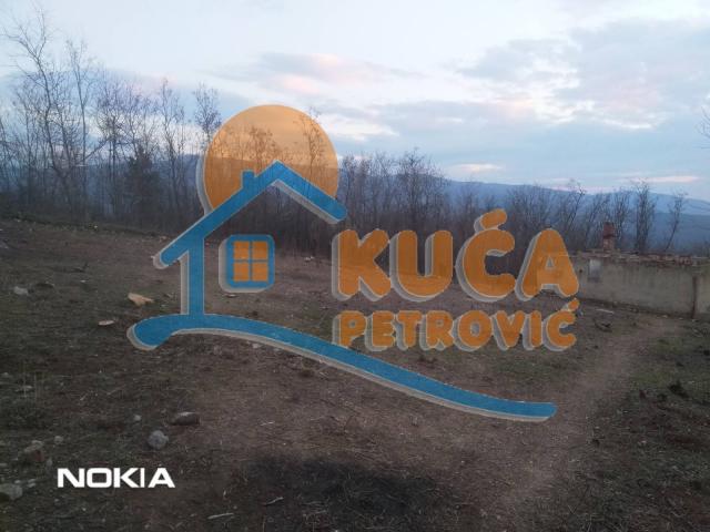 Plac sa kućom u vikend naselju Donje Vlase, 1433m2