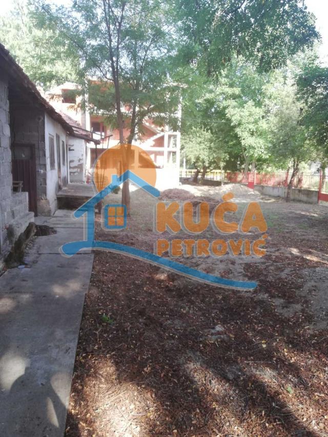 Kuća sa lokalima u Grejaču kod Aleksinca, 126 m2, na 11 ari placa