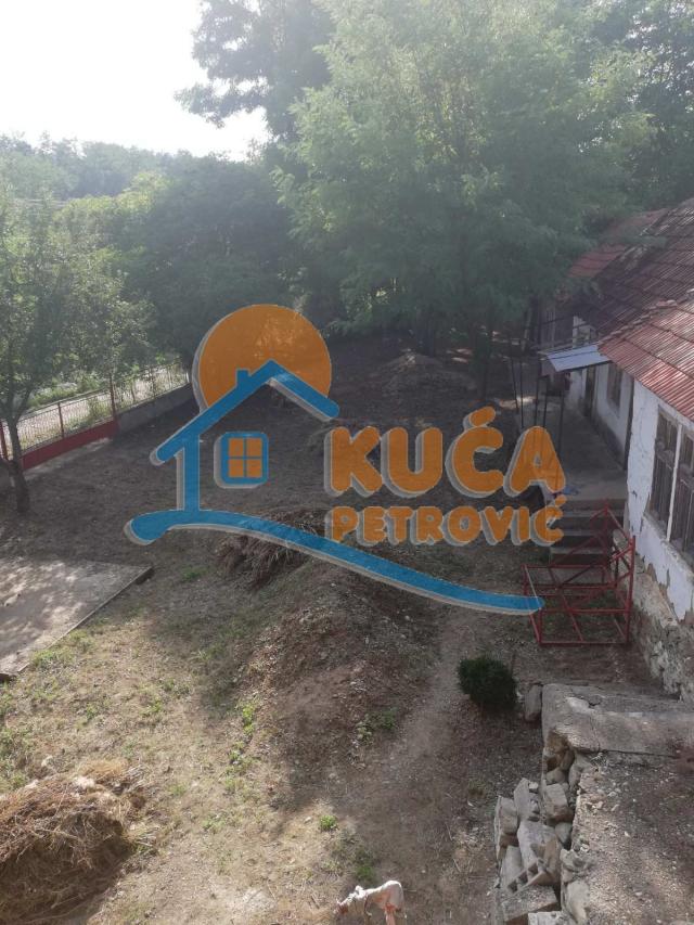 Kuća sa lokalima u Grejaču kod Aleksinca, 126 m2, na 11 ari placa