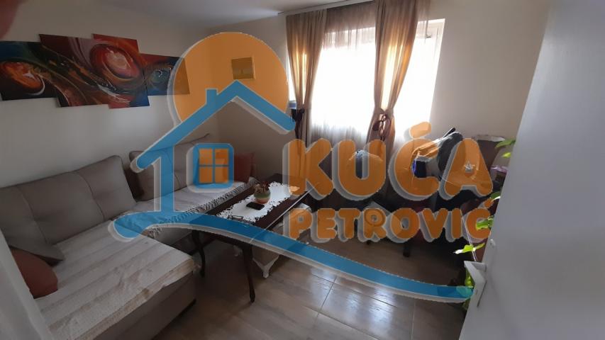 Trosoban  renoviran  stan  u  prizemlju  kuće, 77 m2, plac  260 m2, kod Pivare