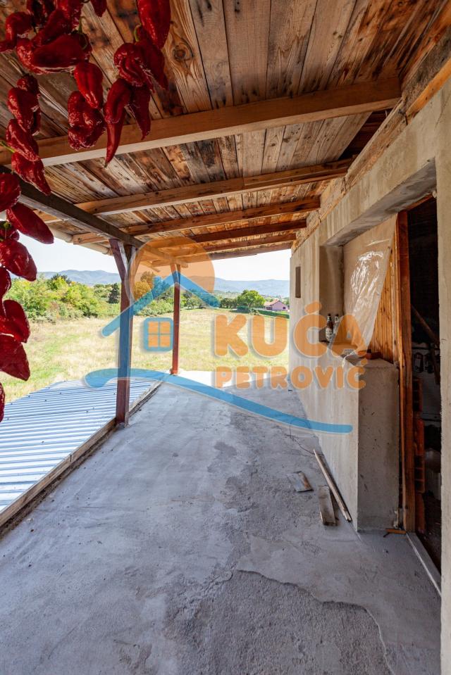 Porodična kuća u Donjem Vlasu 200m2