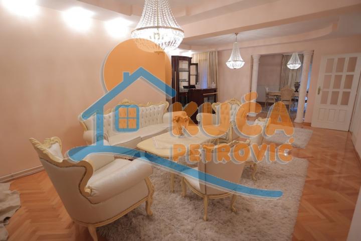 Retko u ponudi, luksuzna vila 332m2 sa bazenom, Durlan, plac 453m2