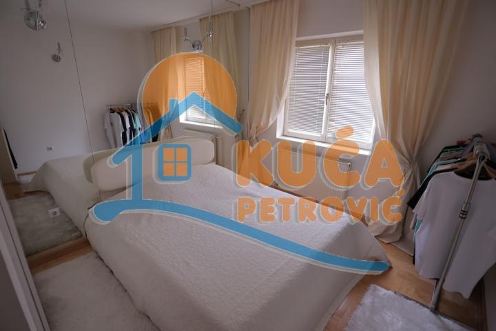 Retko u ponudi, luksuzna vila 332m2 sa bazenom, Durlan, plac 453m2