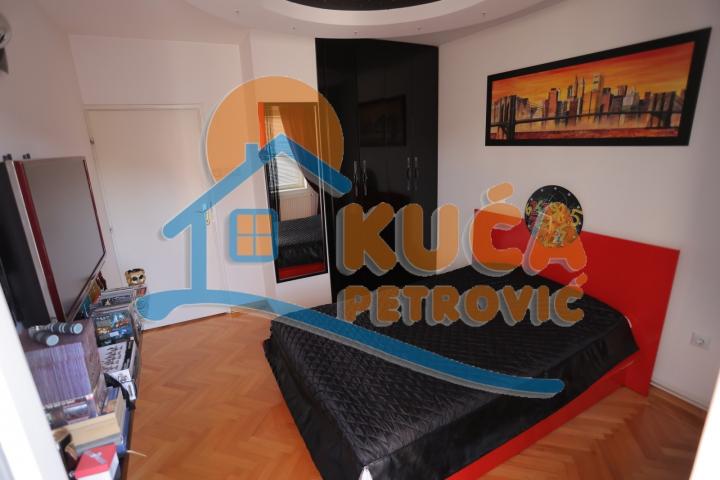 Retko u ponudi, luksuzna vila 332m2 sa bazenom, Durlan, plac 453m2