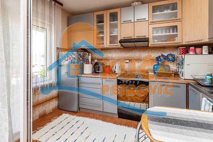 KUĆA NA BUBNJU, kod hotela Tami Residence, dvorište 118m2, 186m2