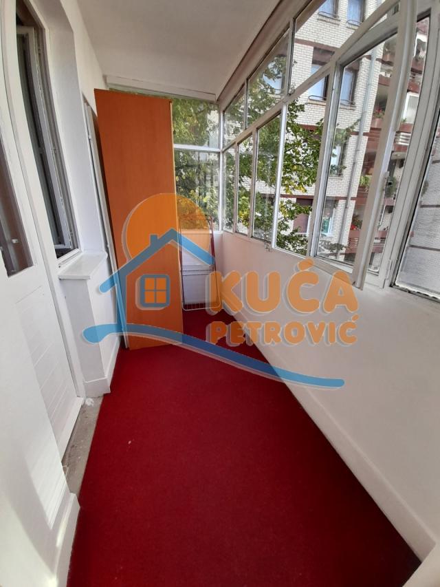 Stan 3. 5 u blizini Dušanovog bazara, 68 m2, 3. sprat