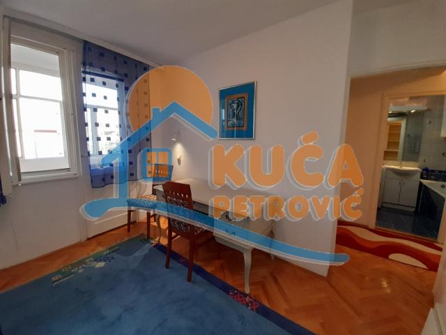 Stan 3. 5 u blizini Dušanovog bazara, 68 m2, 3. sprat