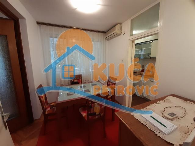 Stan 3. 5 u blizini Dušanovog bazara, 68 m2, 3. sprat