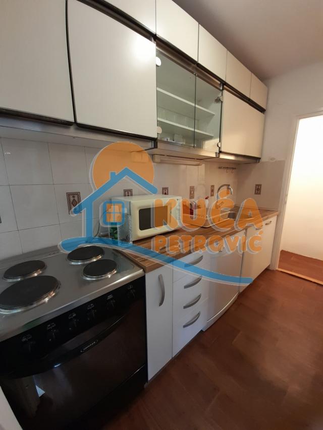 Stan 3. 5 u blizini Dušanovog bazara, 68 m2, 3. sprat