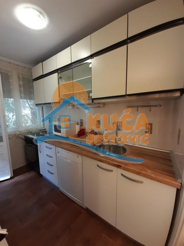 Stan 3. 5 u blizini Dušanovog bazara, 68 m2, 3. sprat