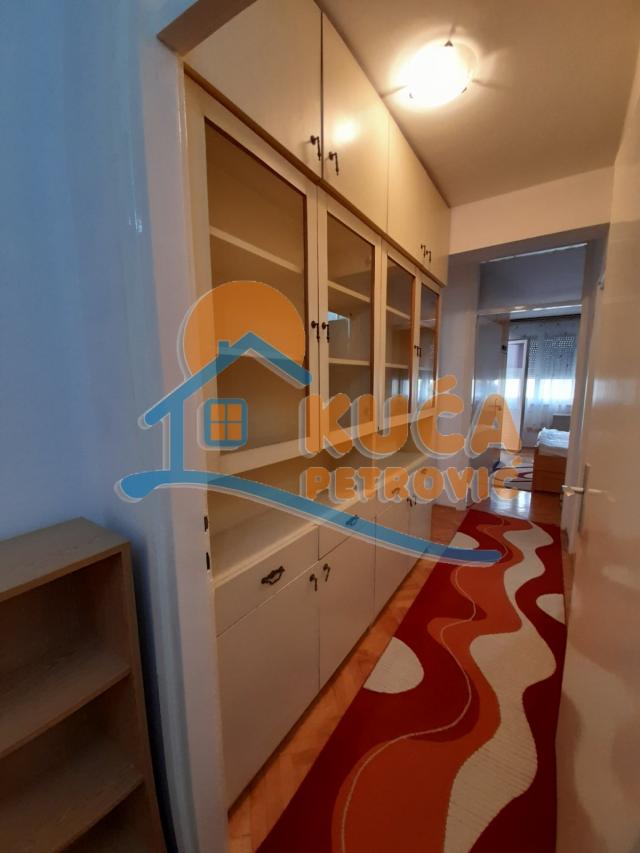 Stan 3. 5 u blizini Dušanovog bazara, 68 m2, 3. sprat