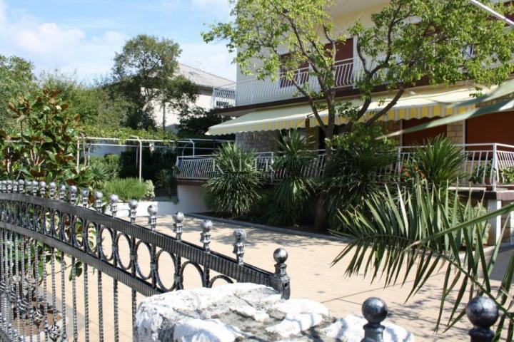 Crikvenica, Selce - Villa mit 7 Wohnungen