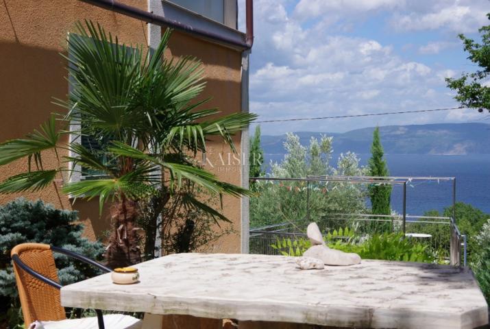 Rabac - Apartmenthaus mit Pool, 500 m2