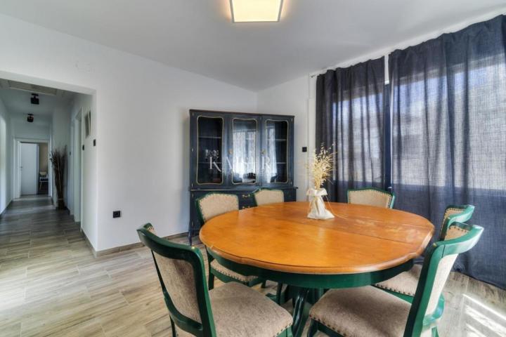 Flat Novi Vinodolski, 102,07m2