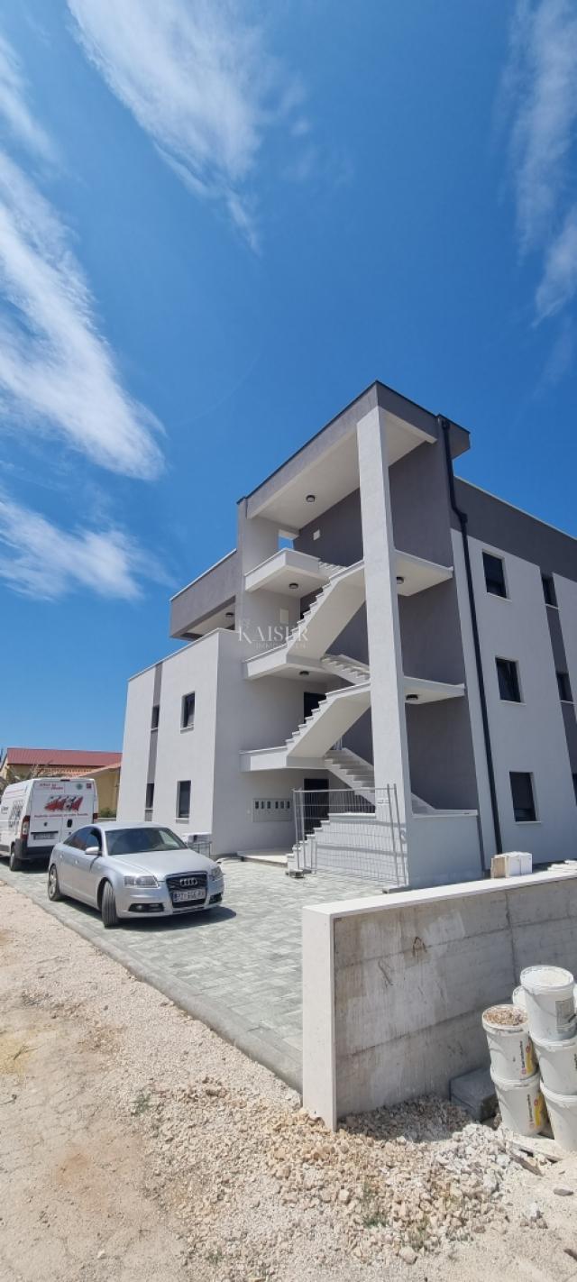 Zadar, Privlaka - Stan sa krovnim bazenom  172 m2