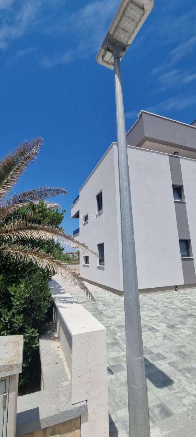 Zadar, Privlaka - Stan sa krovnim bazenom  172 m2