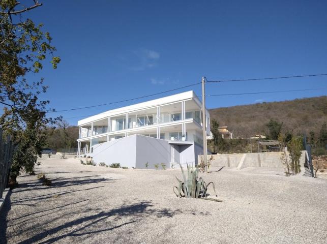 Trget -moderna vila nedaleko mora, 225 m2