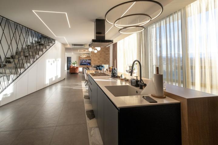 Opatija - Luksuzni dvoetažni penthouse 227, 50 m2 sa pogledom na more