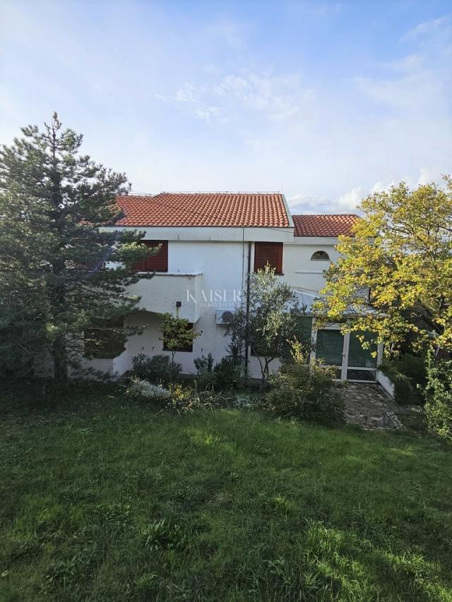 Novi Vinodolski, Klenovica - Villa zur Renovierung 322m2