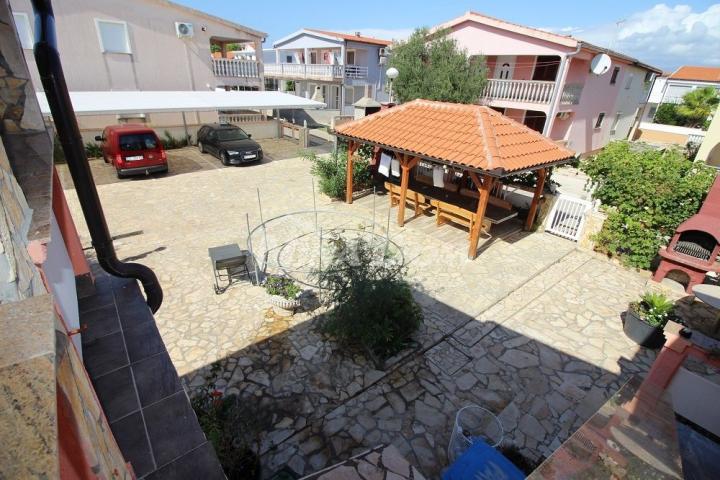 Apartmanska kuća 8 apartmana 450 met. do plaže